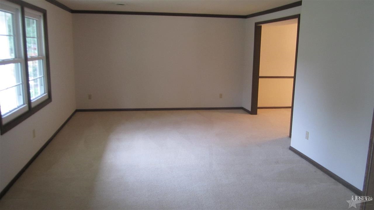 5029 Blum Dr, Fort Wayne, IN 46835 photo 8