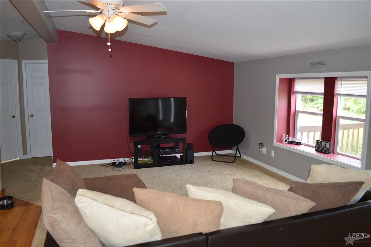 13702 Johnson Rd, Fort Wayne, IN 46818 photo 2