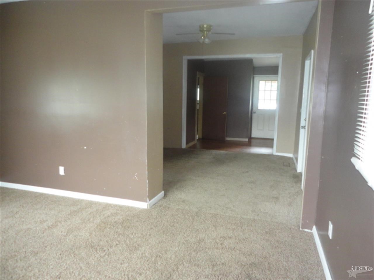 863 N Market St, Andrews, IN 46702 photo 7