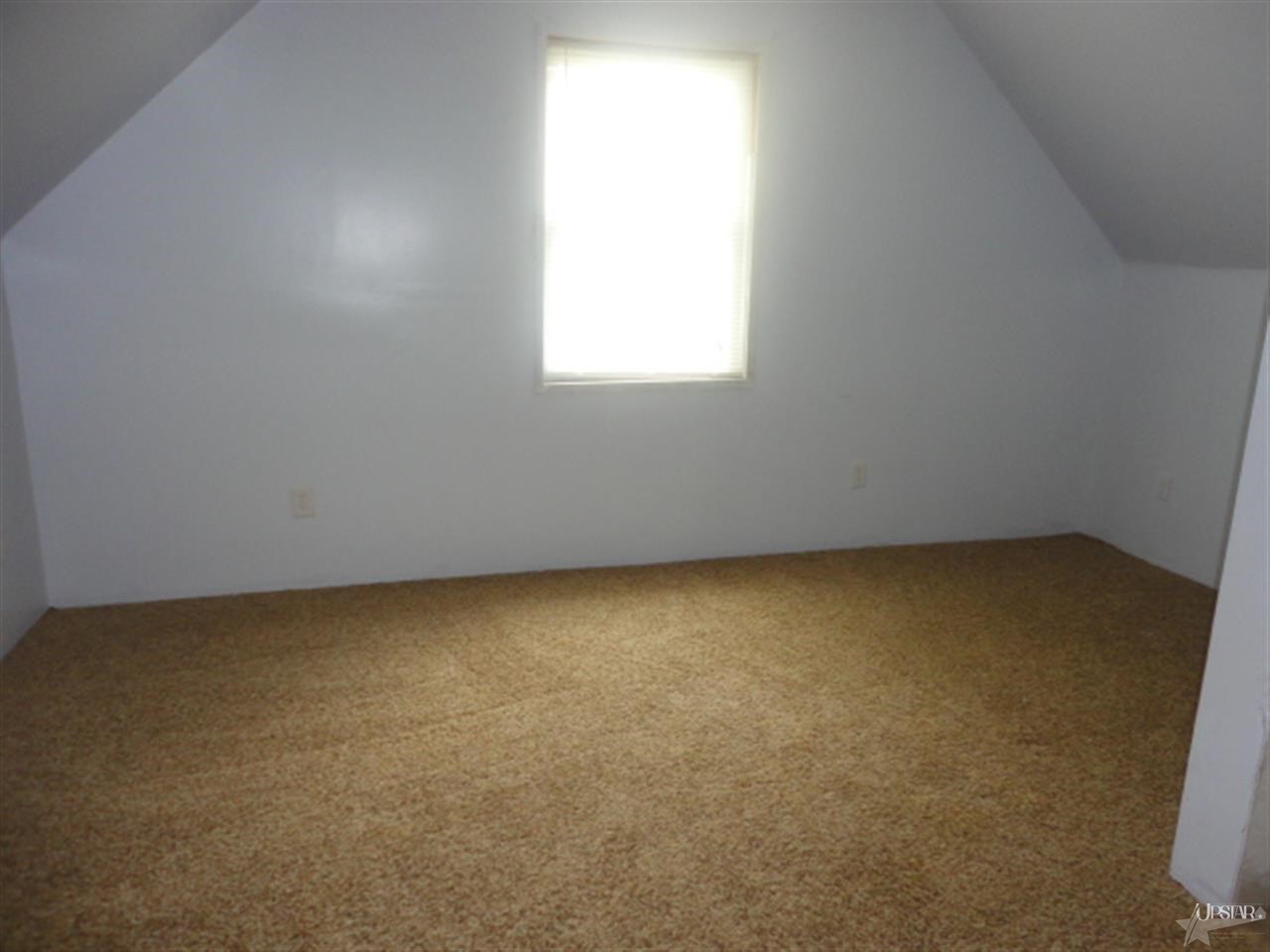 863 N Market St, Andrews, IN 46702 photo 8