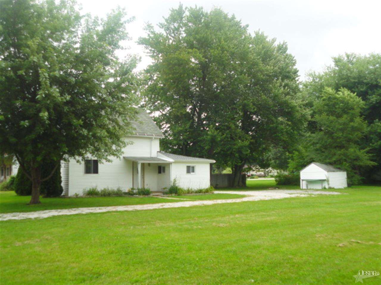 863 N Market St, Andrews, IN 46702 photo 2