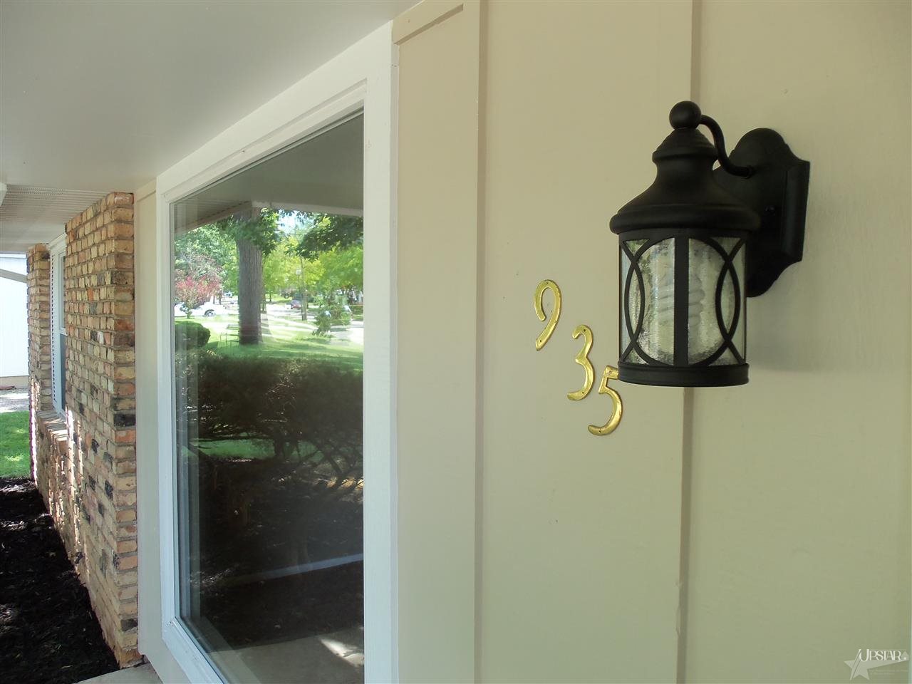 935 Cherry Blossom Ln, Fort Wayne, IN 46825 photo 2