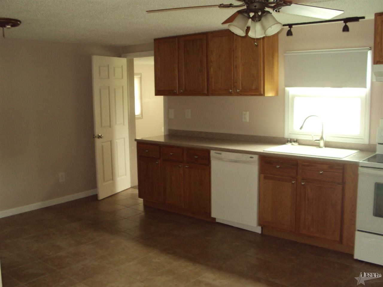 8 Barbara Dr, Columbia City, IN 46725 photo 3
