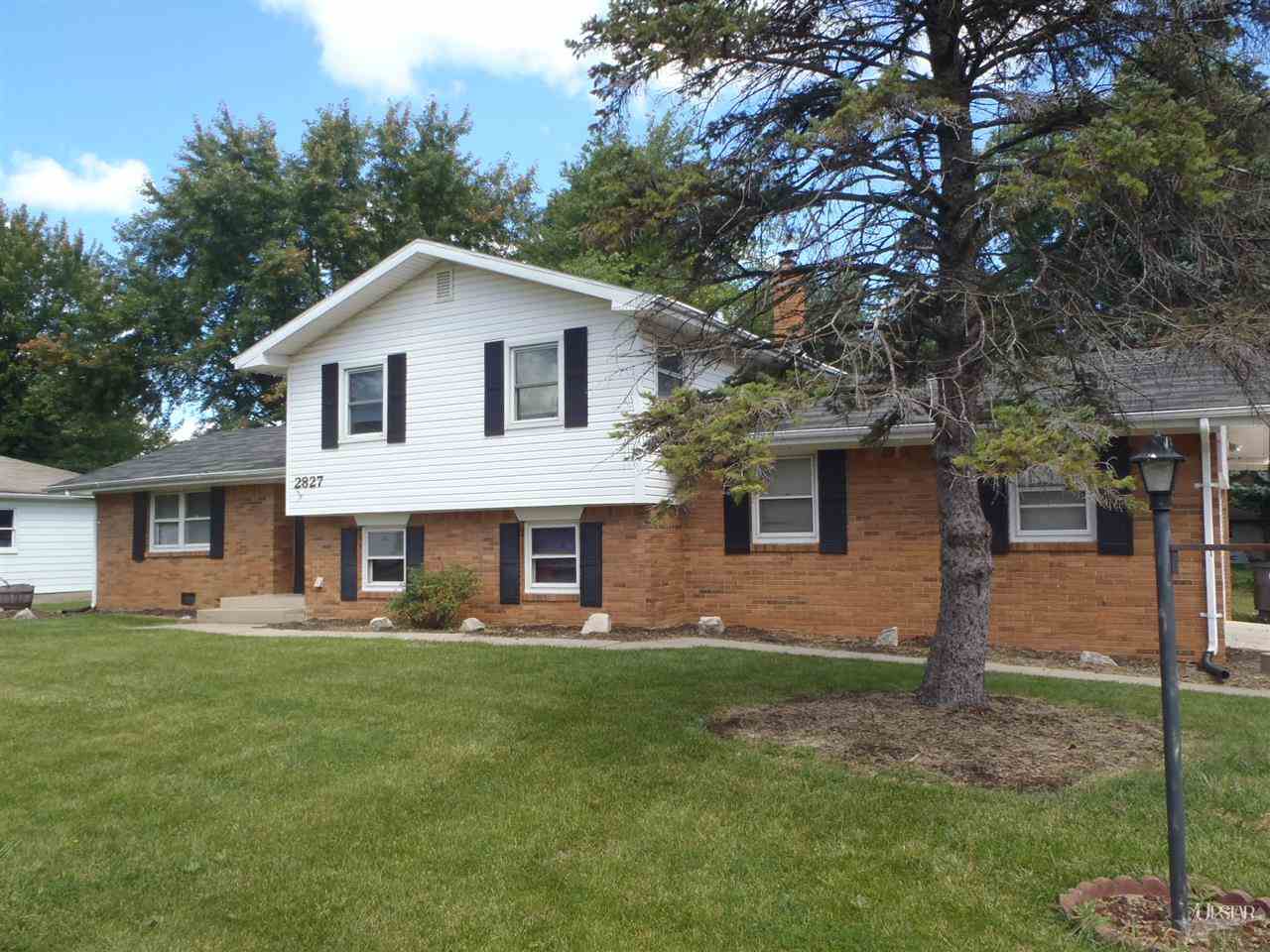 2827 Ridgeway Dr, Fort Wayne, IN 46816 photo 1