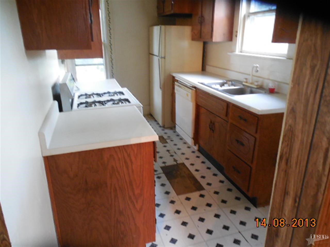 242 Lisle St, Kendallville, IN 46755 photo 5