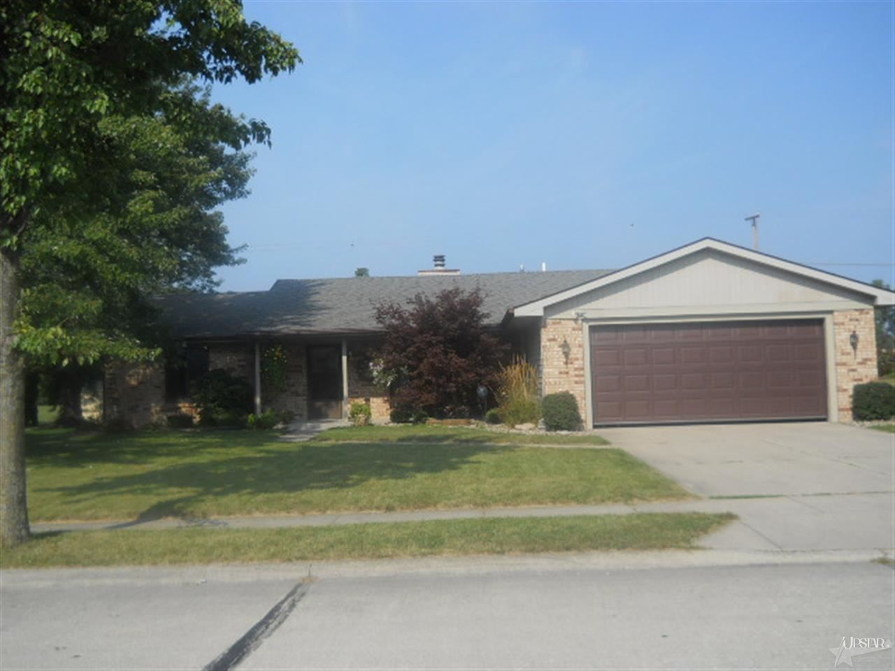 1321 Canterbury Dr, Decatur, IN 46733 photo 2