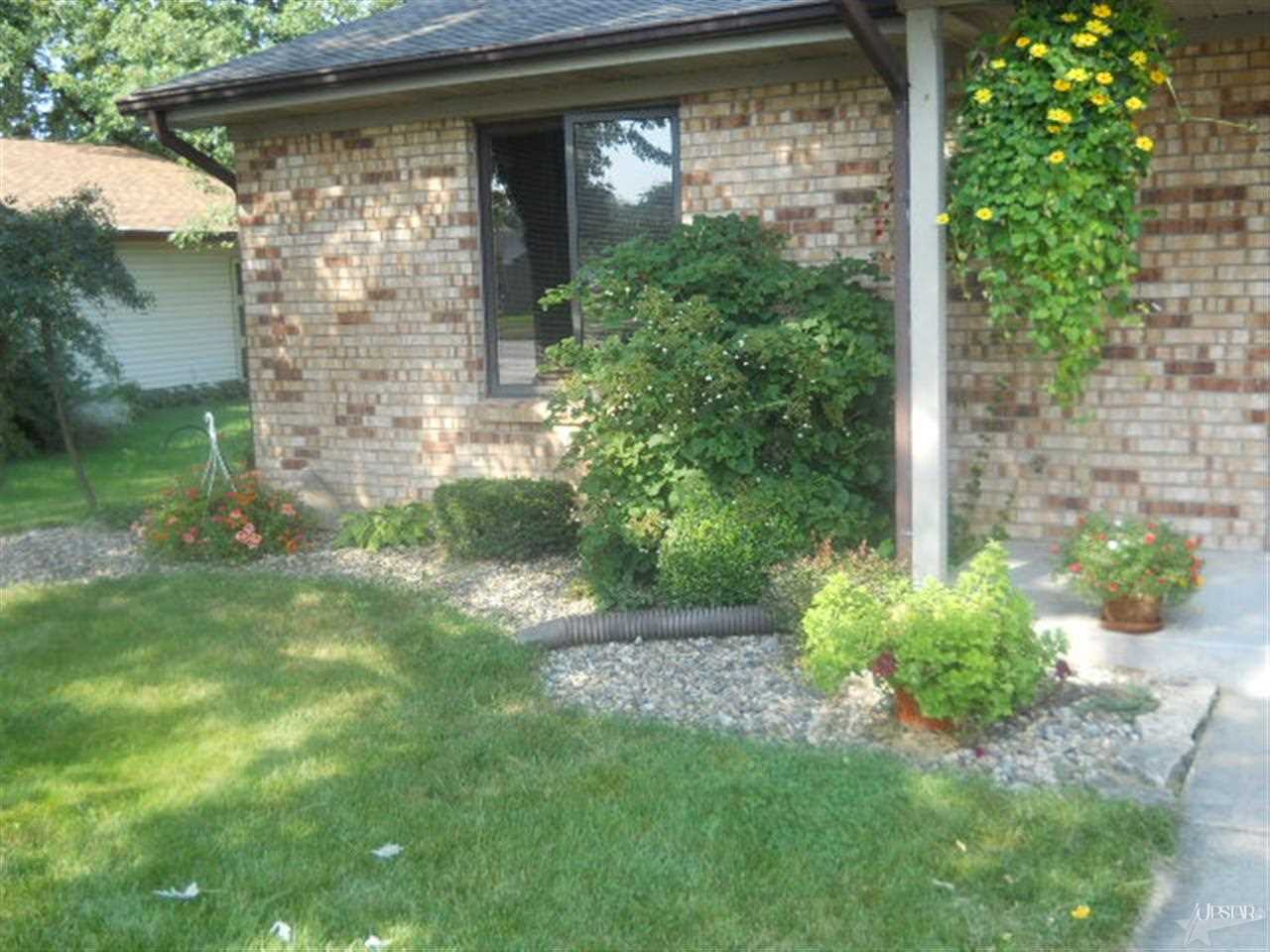 1321 Canterbury Dr, Decatur, IN 46733 photo 3