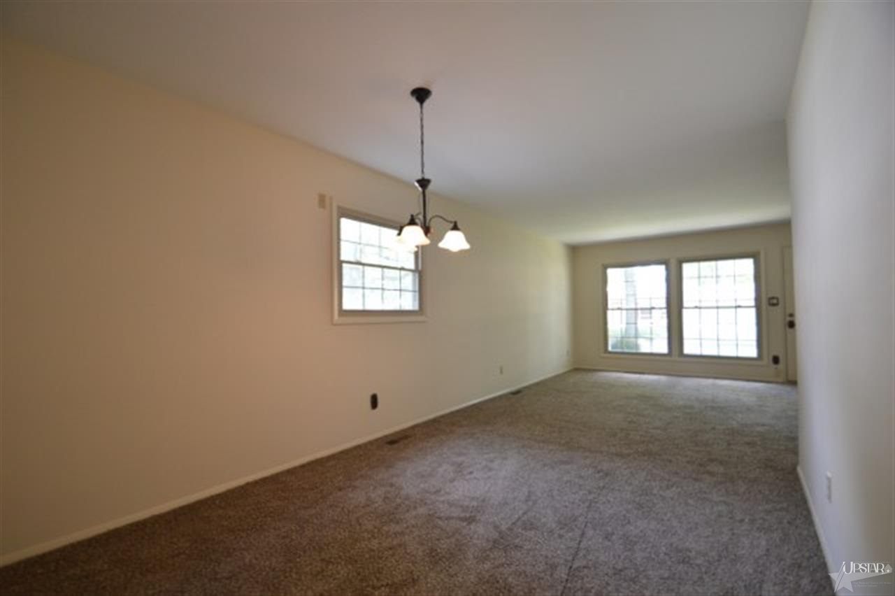 7322 Capri Dr, Fort Wayne, IN 46819 photo 5