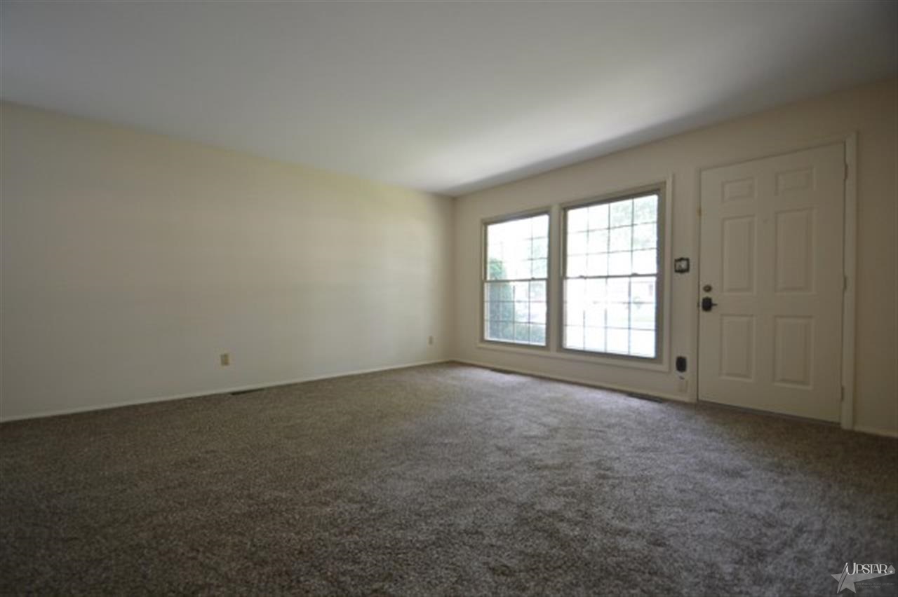 7322 Capri Dr, Fort Wayne, IN 46819 photo 3