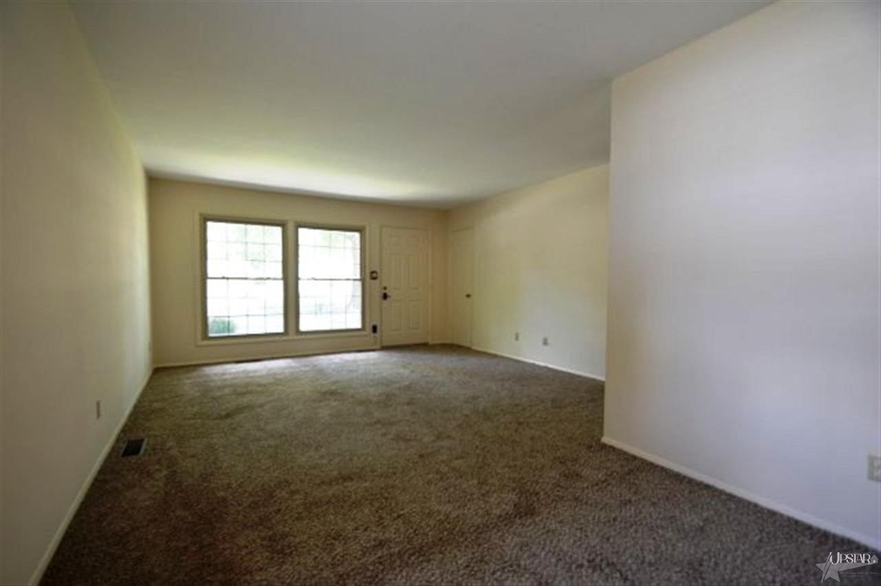 7322 Capri Dr, Fort Wayne, IN 46819 photo 4