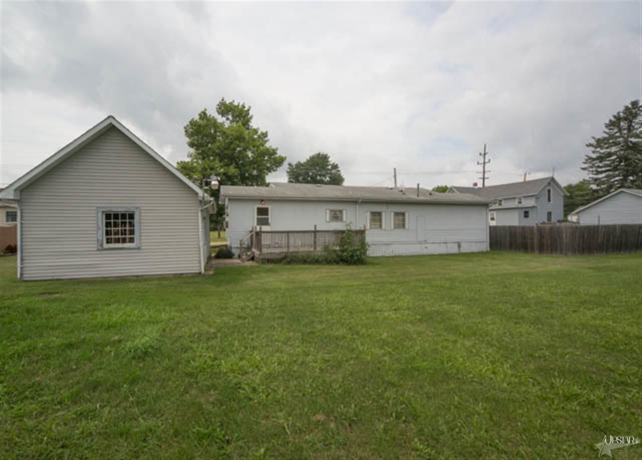 415 Clark St, Huntington, IN 46750 photo 2
