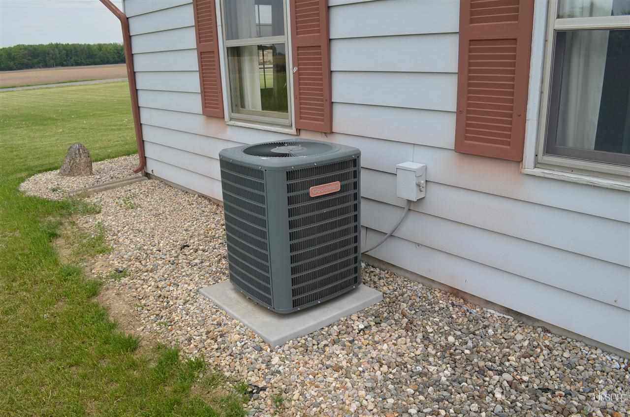 2040 E 1100 N, Ossian, IN 46777 photo 11