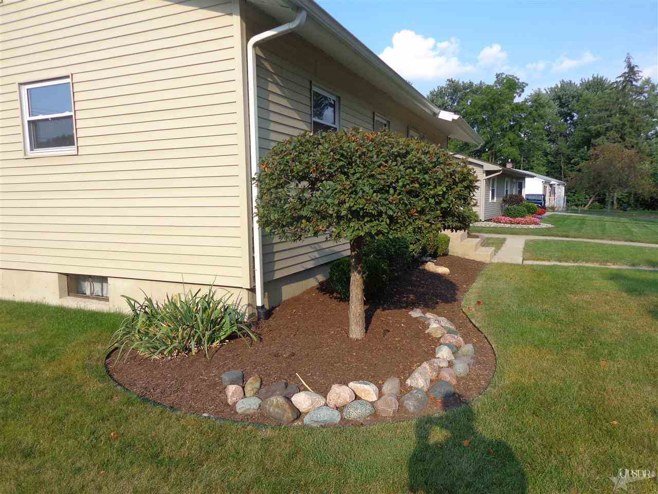 605 N Camden Dr, Fort Wayne, IN 46825 photo 2
