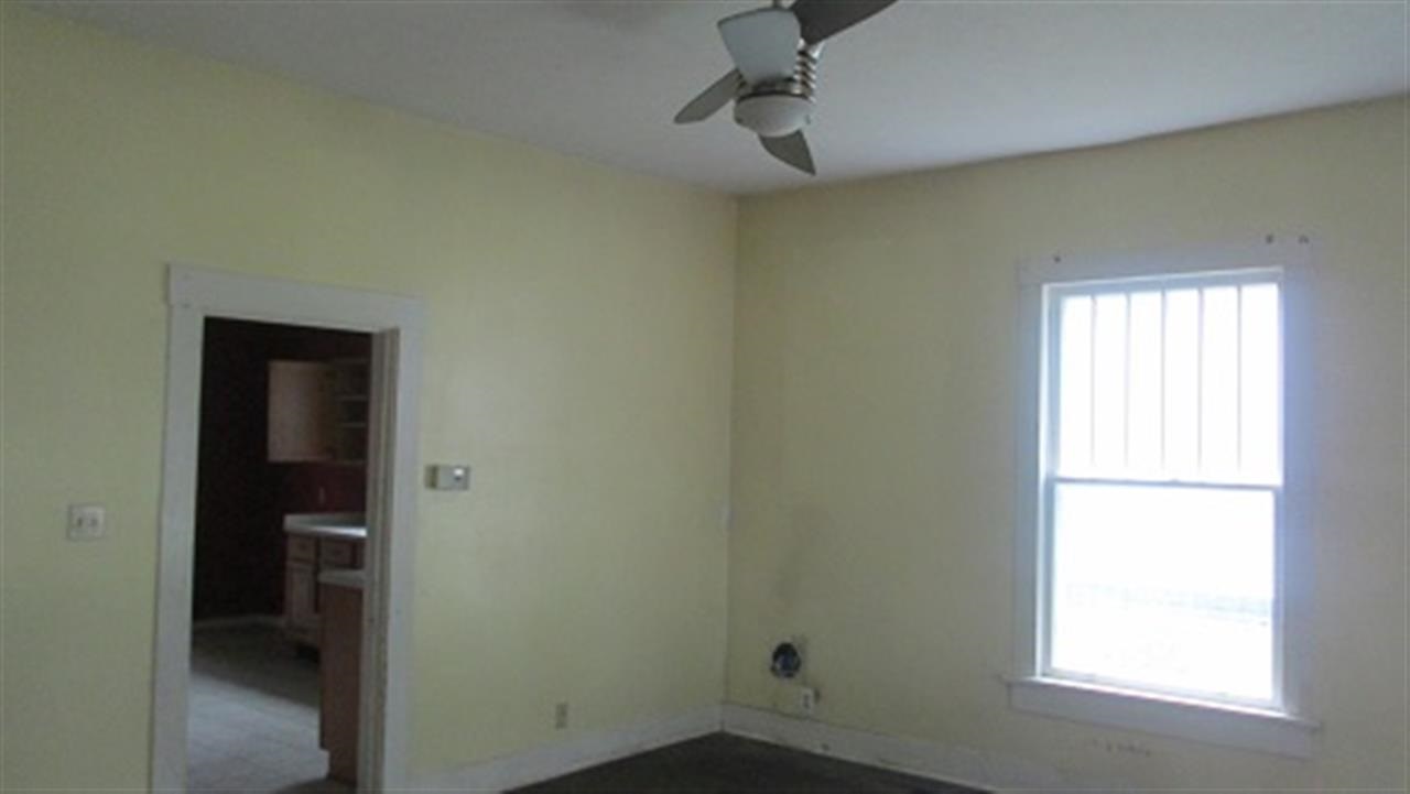 307 W Smith St, Oxford, IN 47971 photo 2