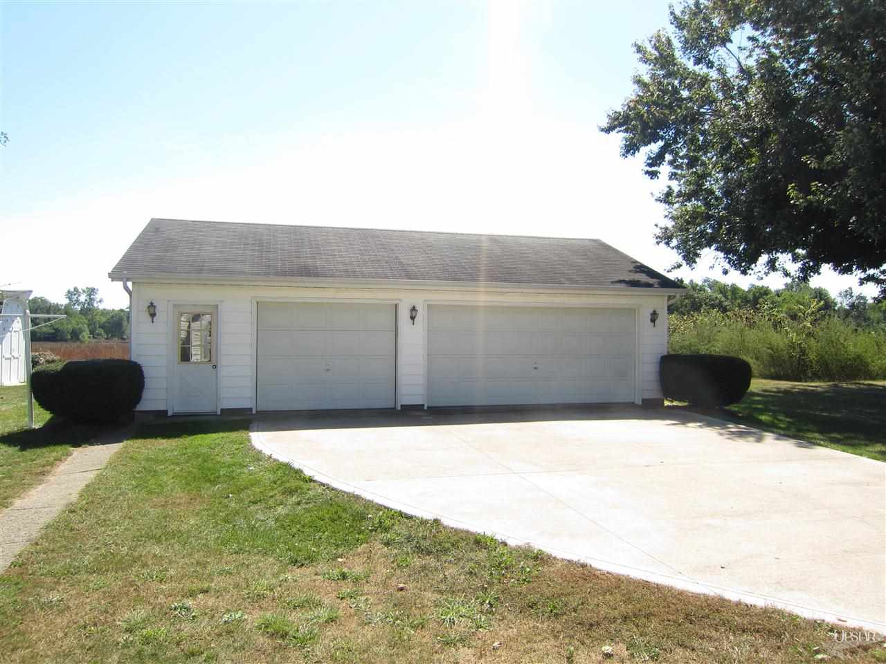 2085 Riverside Dr, Huntington, IN 46750 photo 5