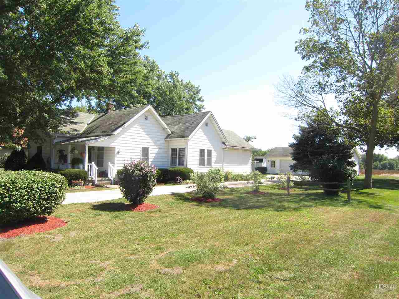 2085 Riverside Dr, Huntington, IN 46750 photo 4