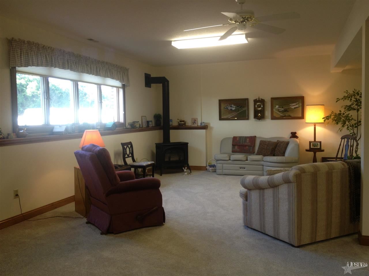 3546 Franklin Dr, Auburn, IN 46706 photo 9