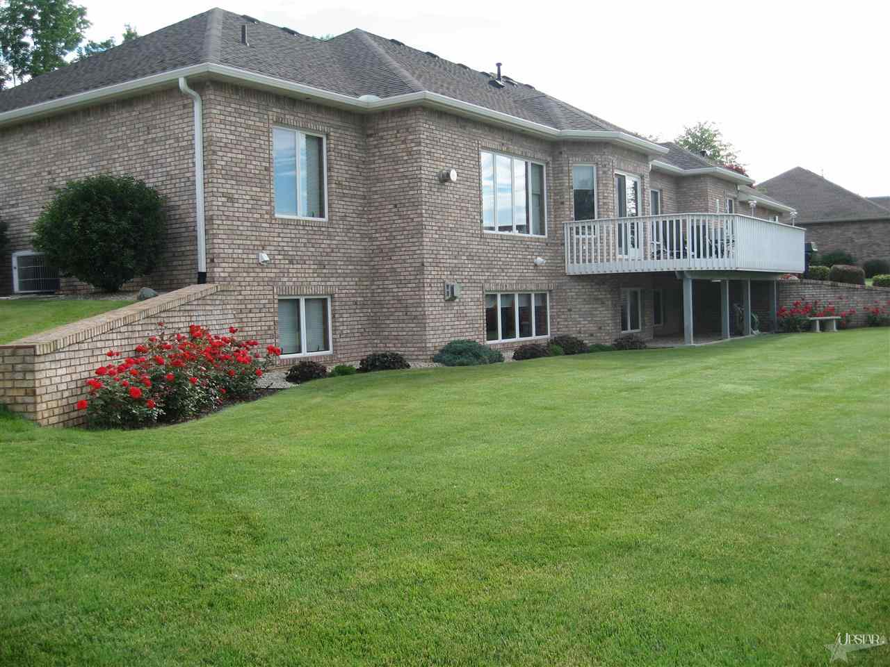 3546 Franklin Dr, Auburn, IN 46706 photo 1