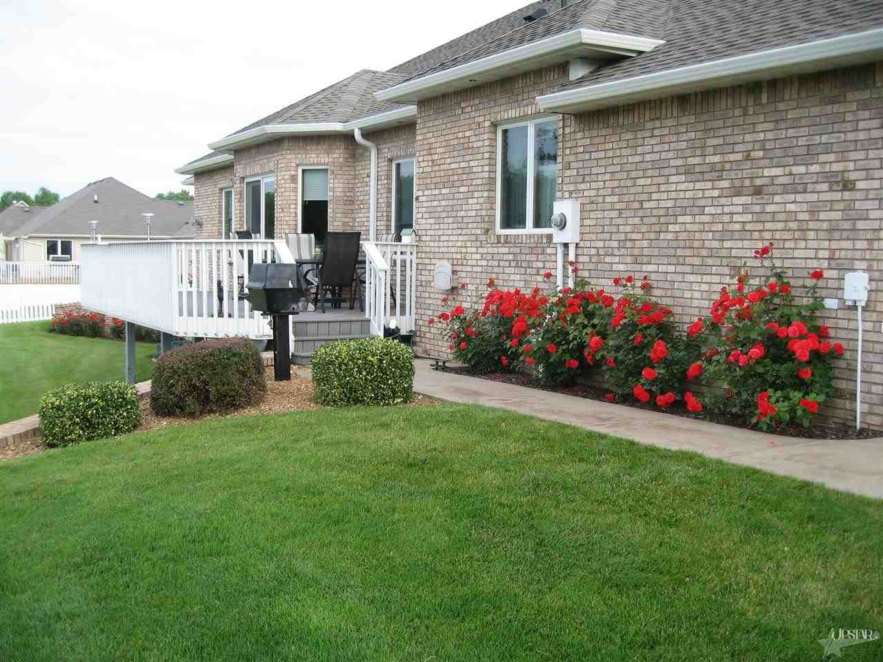 3546 Franklin Dr, Auburn, IN 46706 photo 2