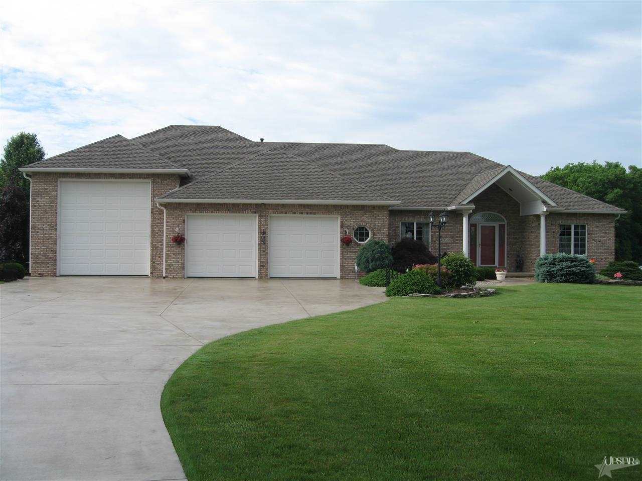 3546 Franklin Dr, Auburn, IN 46706 photo 3