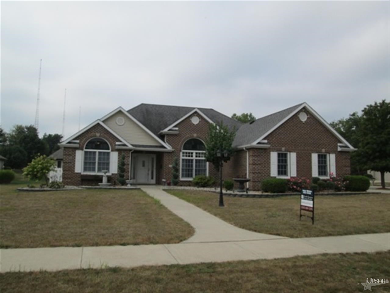 2015 Lakewood Dr, Fort Wayne, IN 46819 photo 1