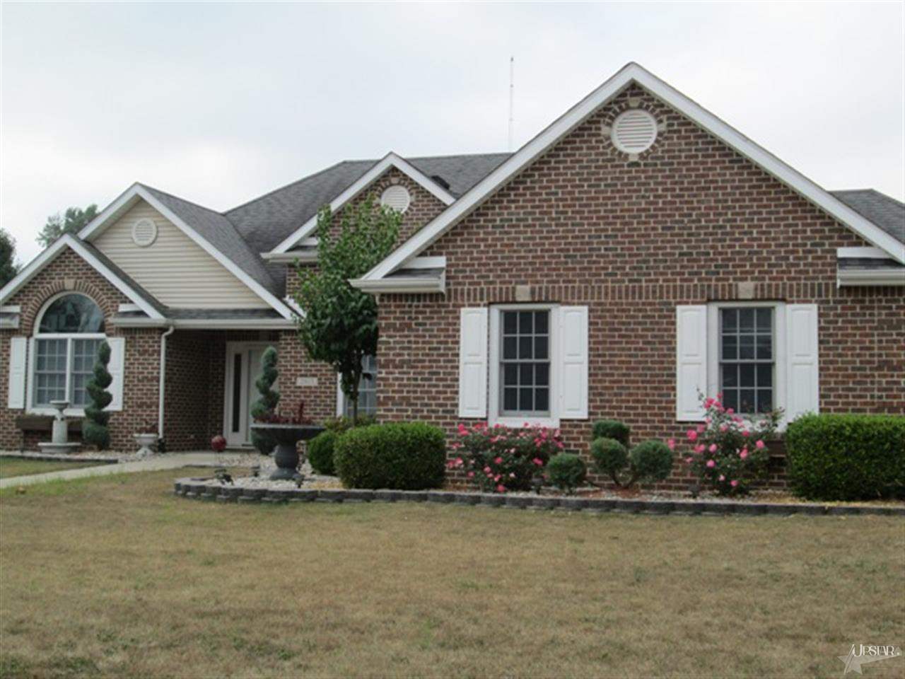 2015 Lakewood Dr, Fort Wayne, IN 46819 photo 2