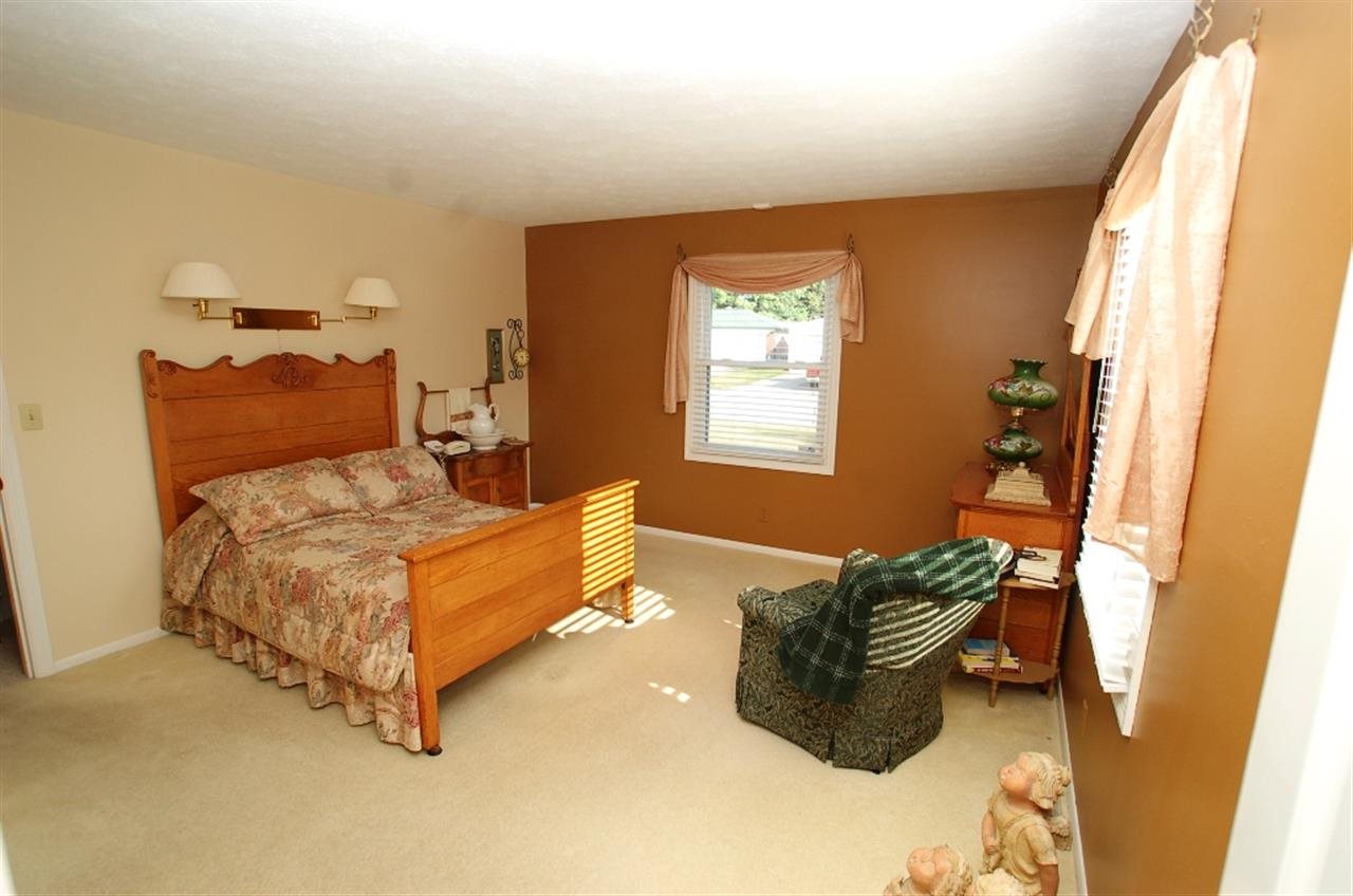 1051 Homewood Dr, Frankfort, IN 46041 photo 11