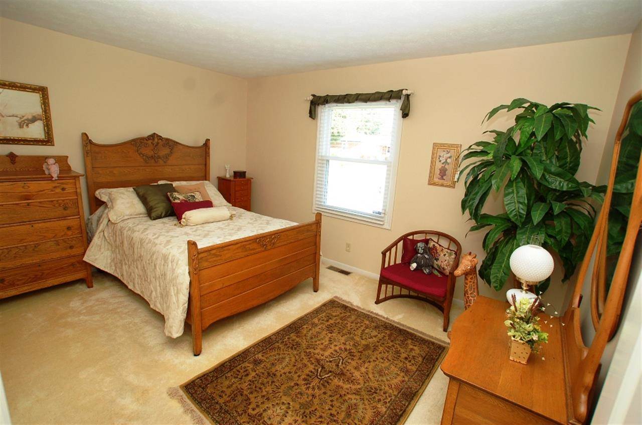 1051 Homewood Dr, Frankfort, IN 46041 photo 9