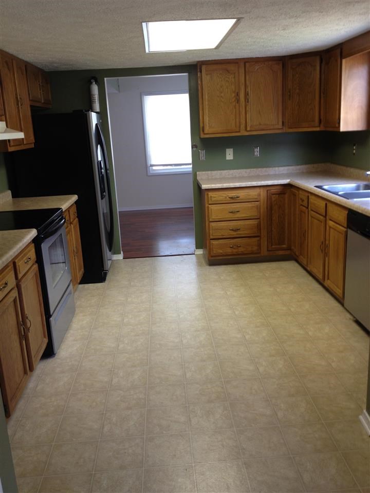 210 Beechwood Dr, Ellettsville, IN 47429 photo 3