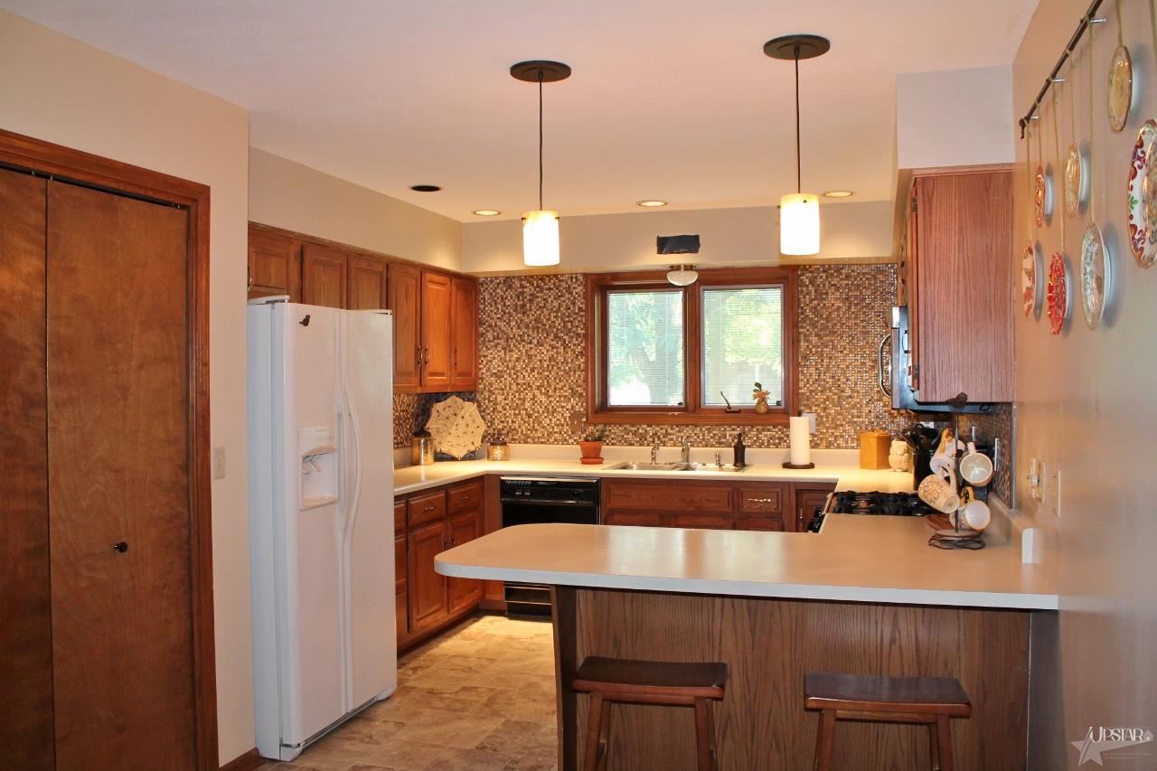 2598 E Maple Dr, Bluffton, IN 46714 photo 7