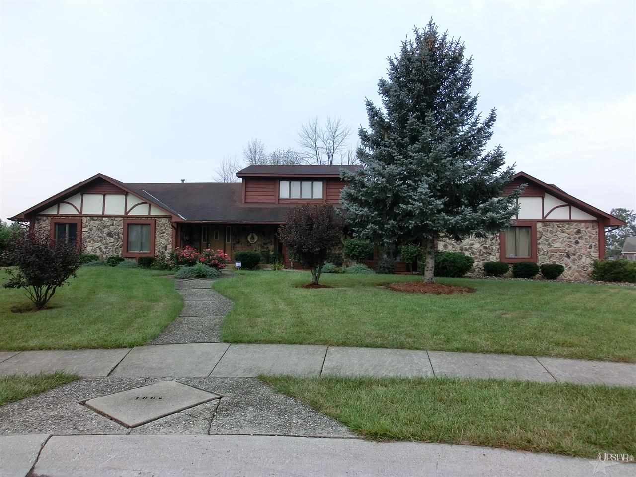 1005 Dawnan Dr, Fort Wayne, IN 46816 photo 1