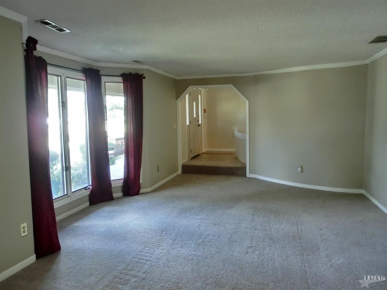 1005 Dawnan Dr, Fort Wayne, IN 46816 photo 2