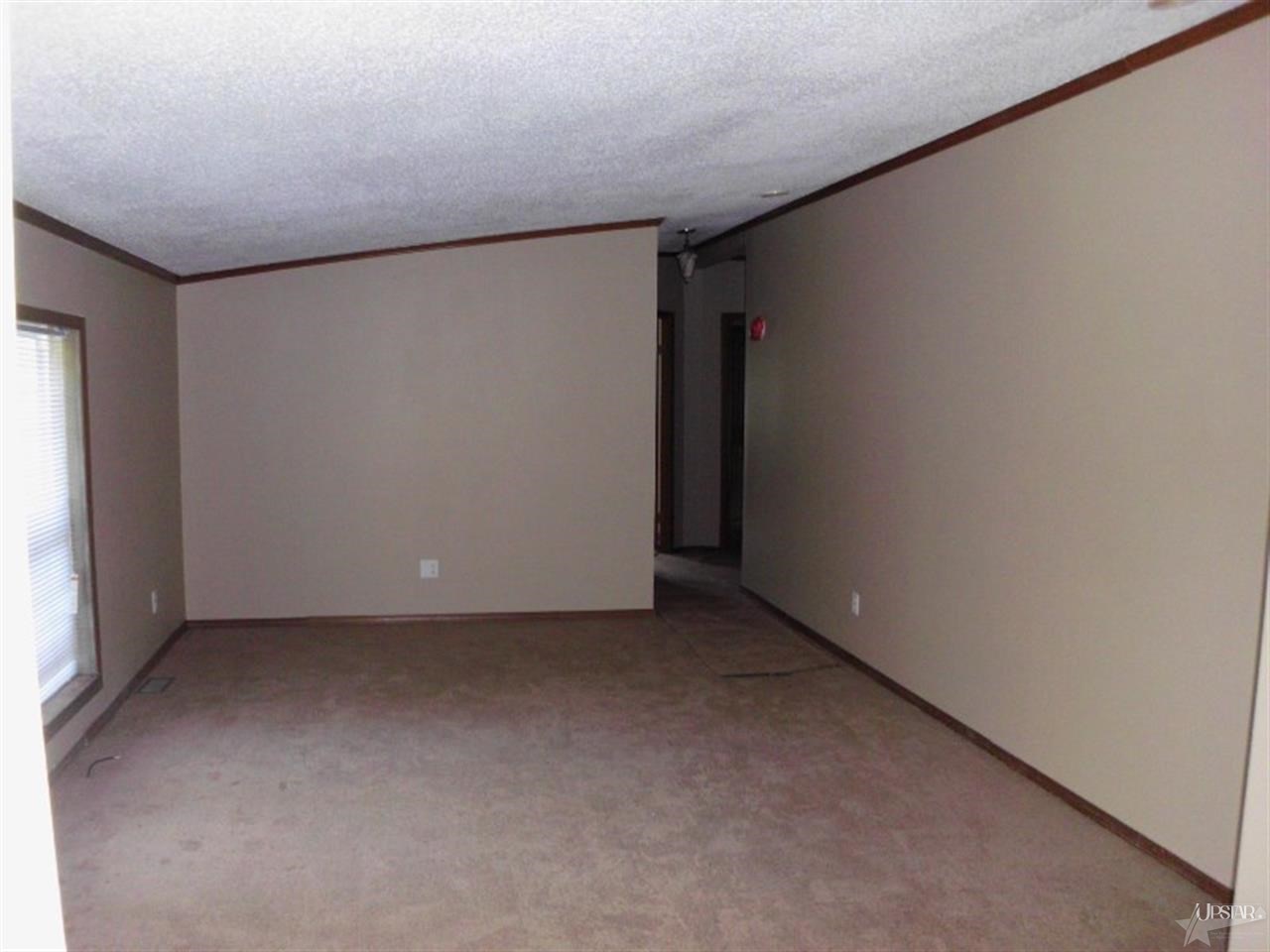 9215 E 430 S, Wolcottville, IN 46795 photo 4