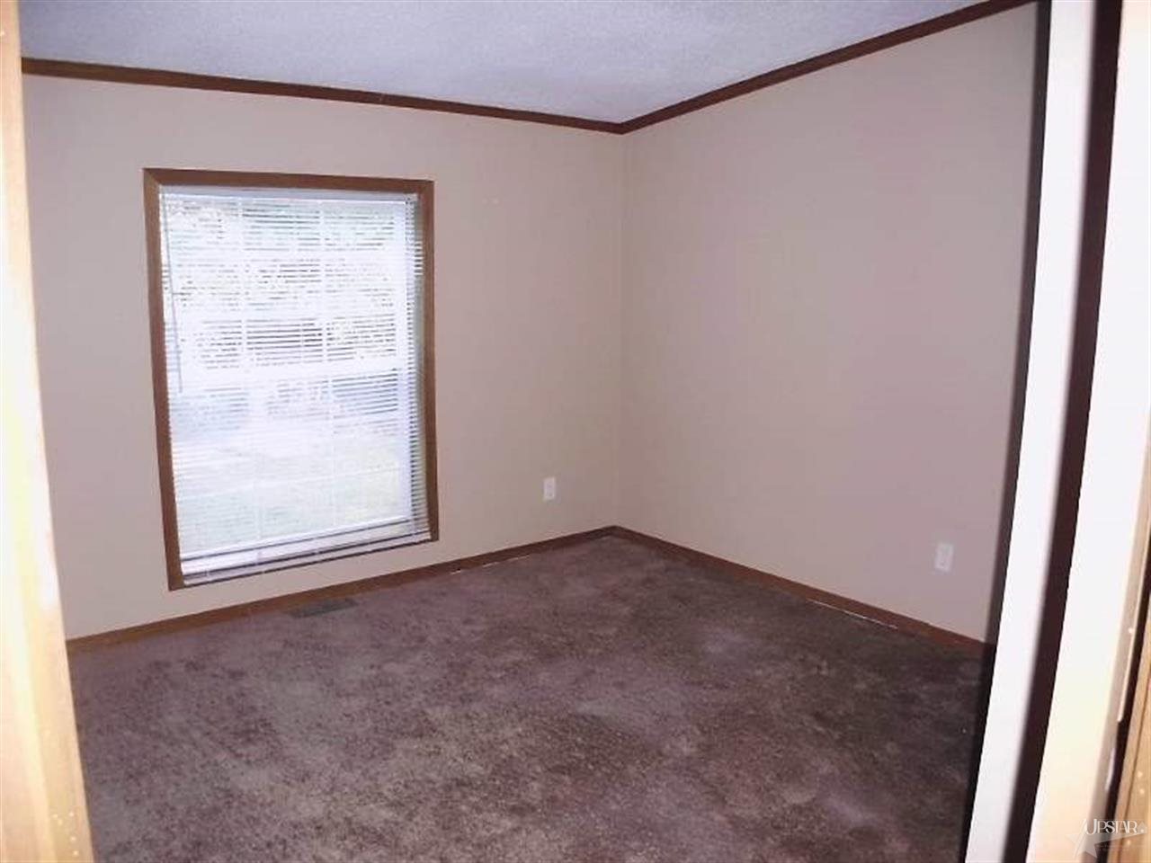 9215 E 430 S, Wolcottville, IN 46795 photo 6