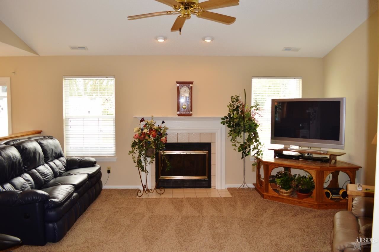 8326 Castle Pines Pl, Fort Wayne, IN 46835 photo 3