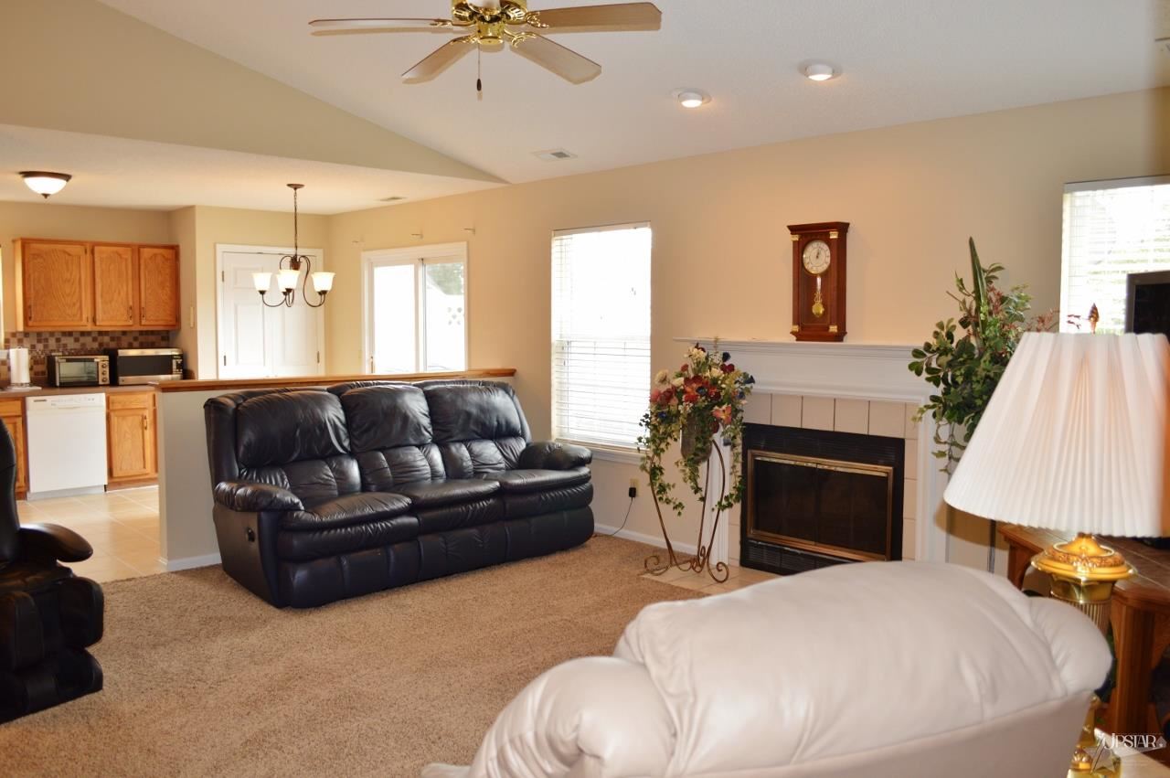 8326 Castle Pines Pl, Fort Wayne, IN 46835 photo 4