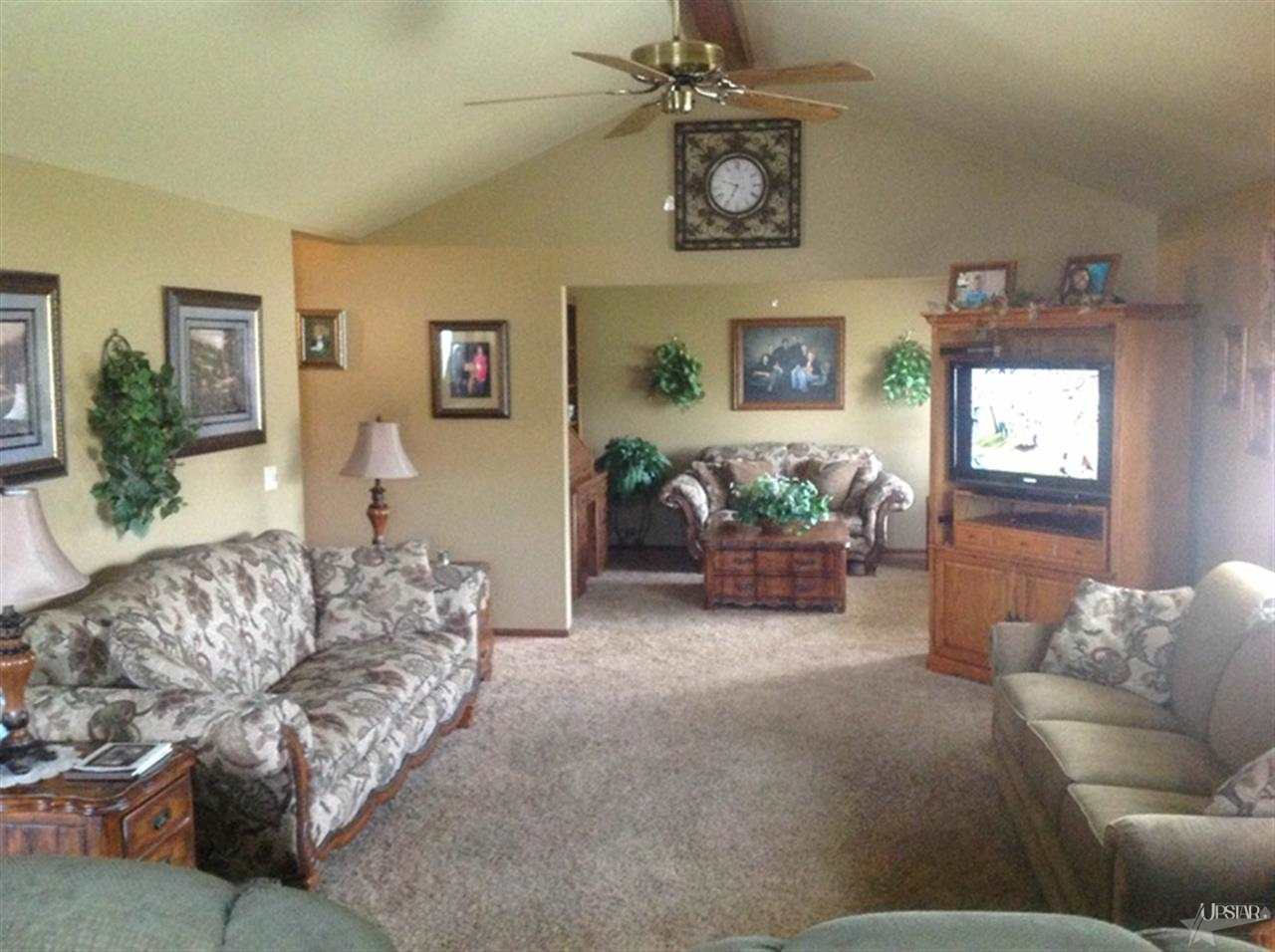 1033 Woodridge Dr, Decatur, IN 46733 photo 5