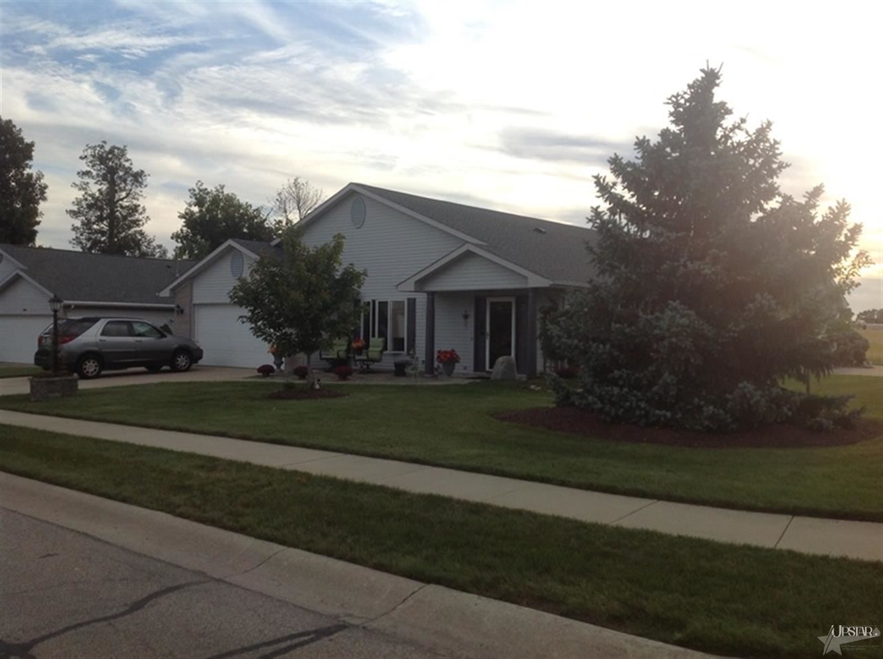 1033 Woodridge Dr, Decatur, IN 46733 photo 2