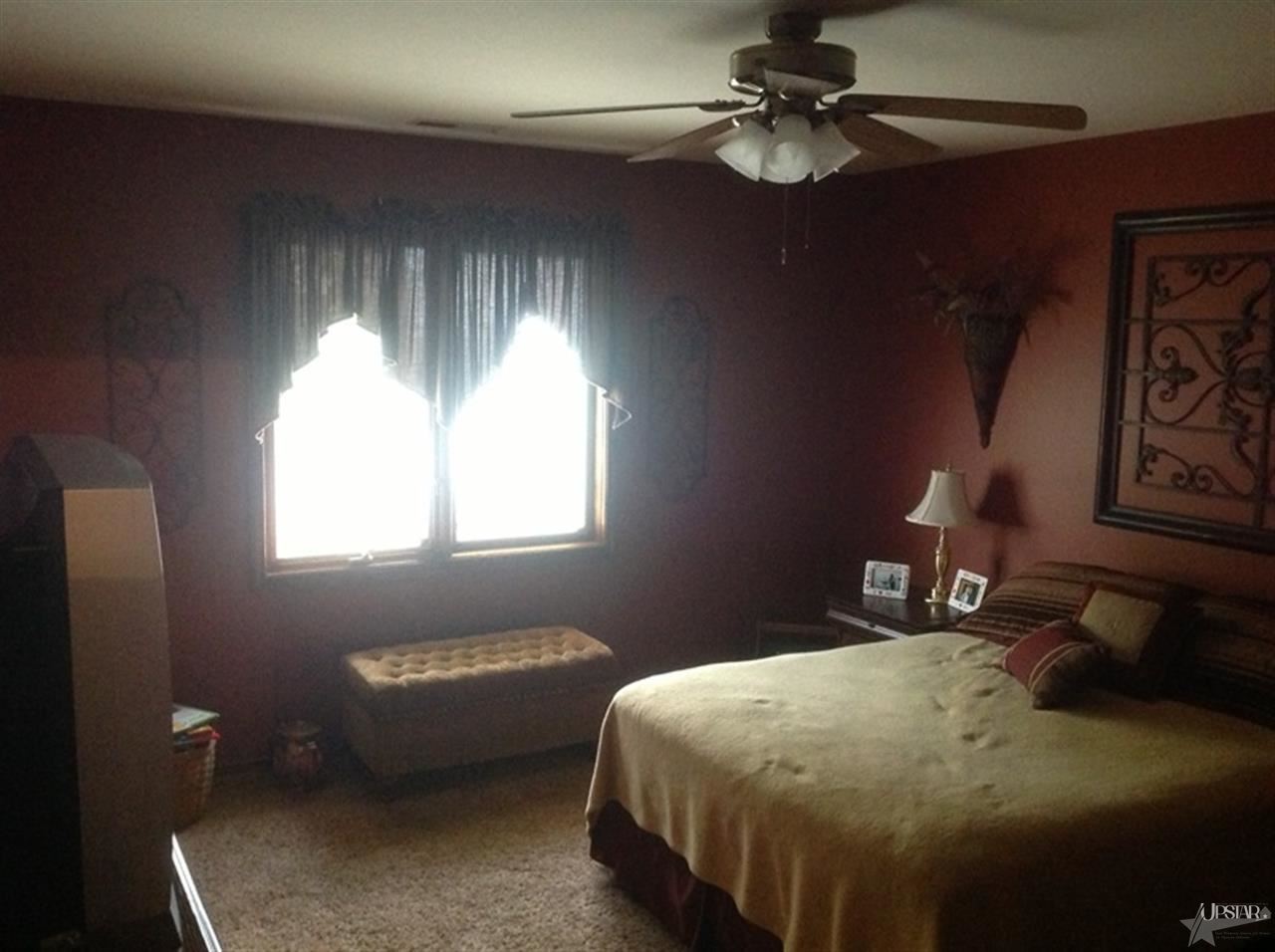 1033 Woodridge Dr, Decatur, IN 46733 photo 9