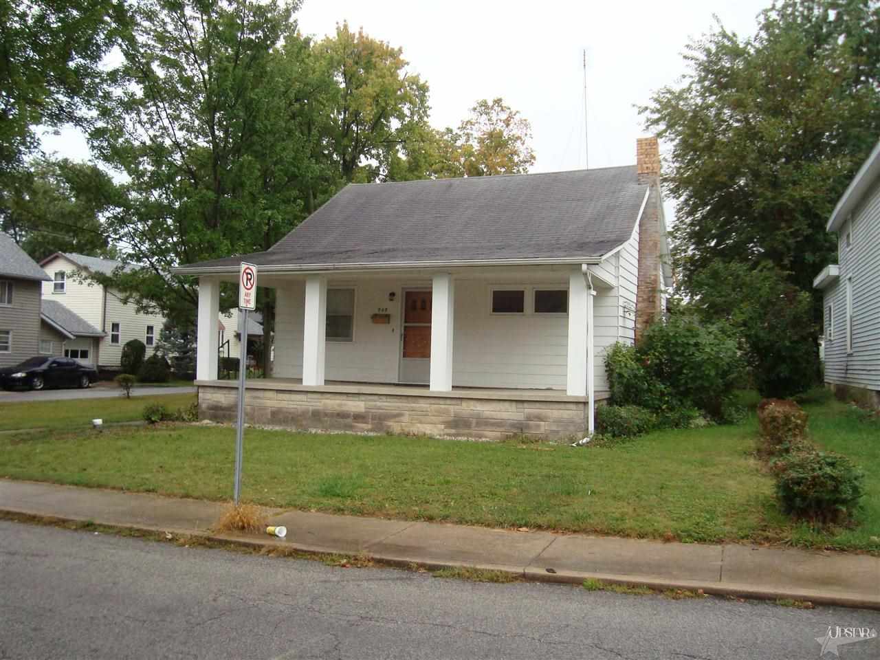 908 Oak St, Huntington, IN 46750 photo 2