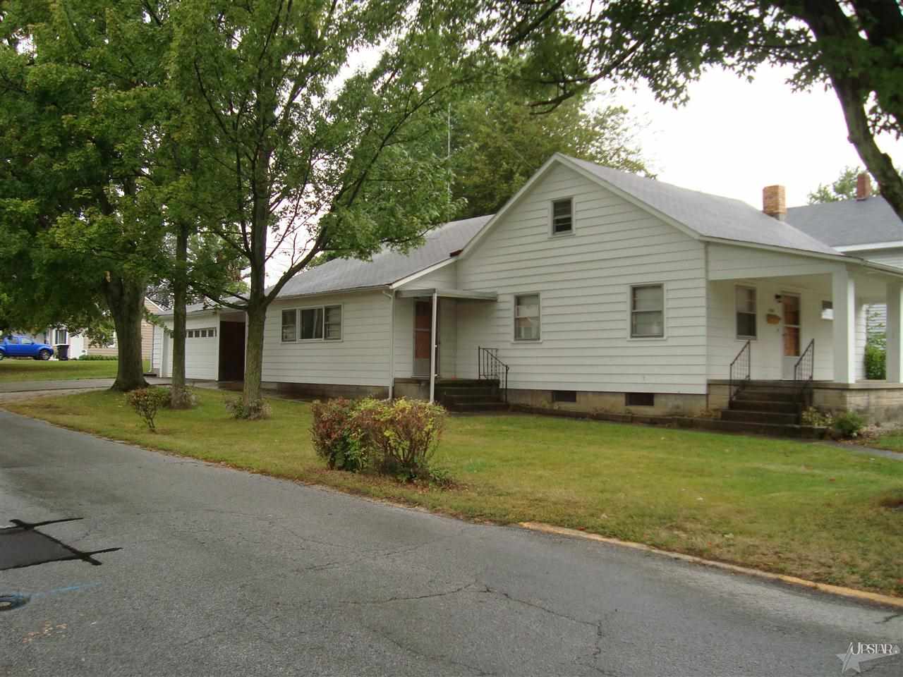 908 Oak St, Huntington, IN 46750 photo 3
