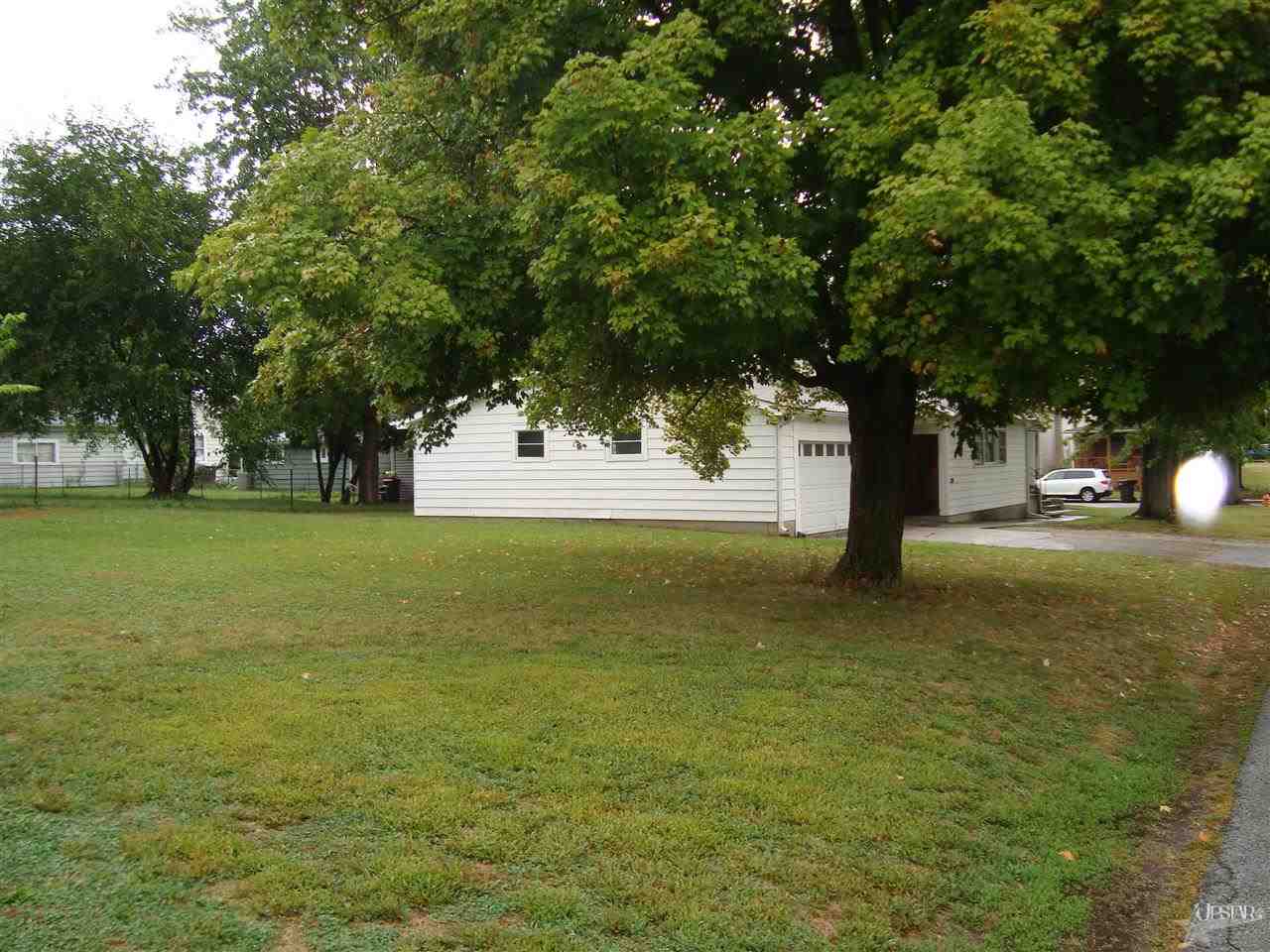 908 Oak St, Huntington, IN 46750 photo 4