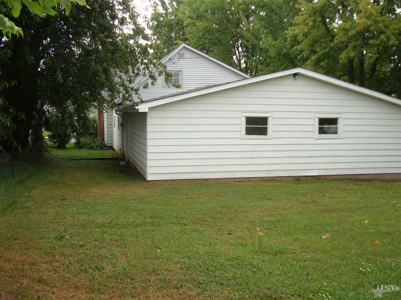 908 Oak St, Huntington, IN 46750 photo 6