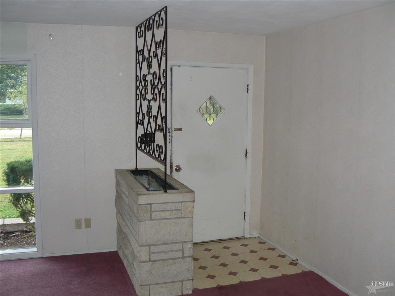 2626 Hoevelwood Dr, Fort Wayne, IN 46806 photo 3