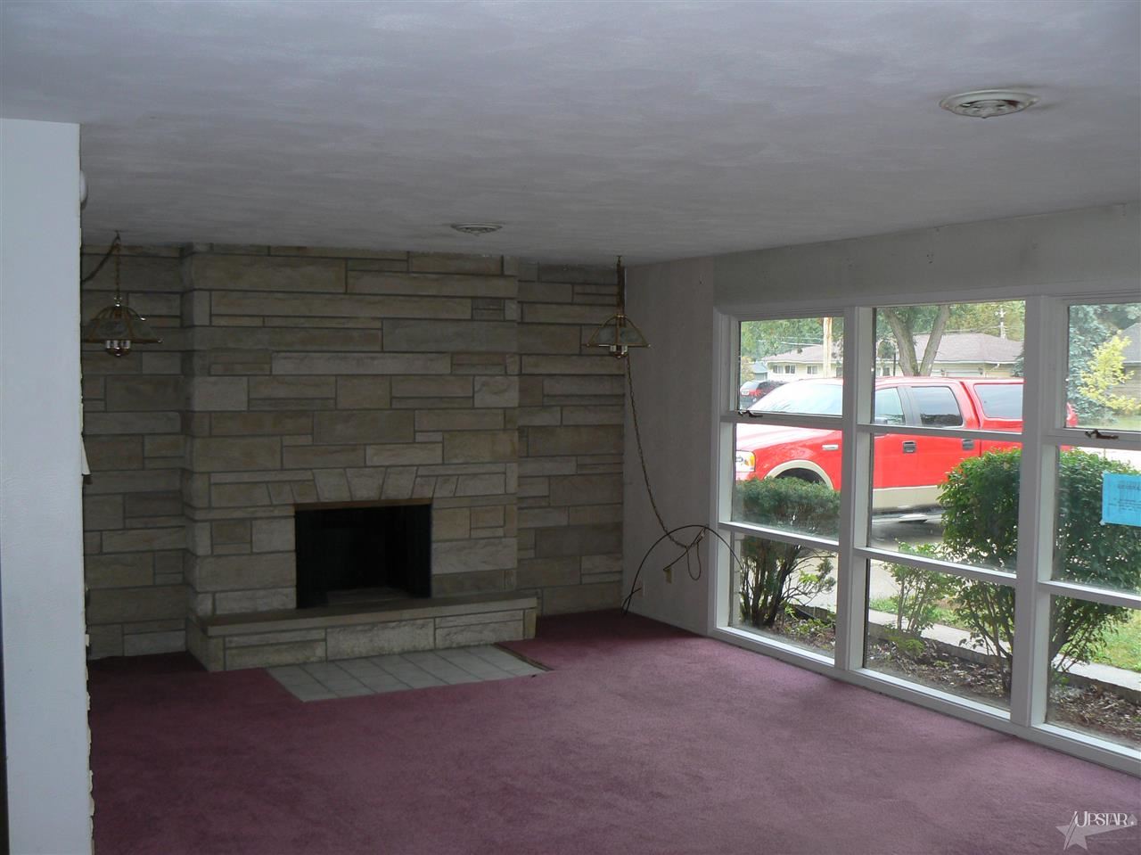 2626 Hoevelwood Dr, Fort Wayne, IN 46806 photo 2