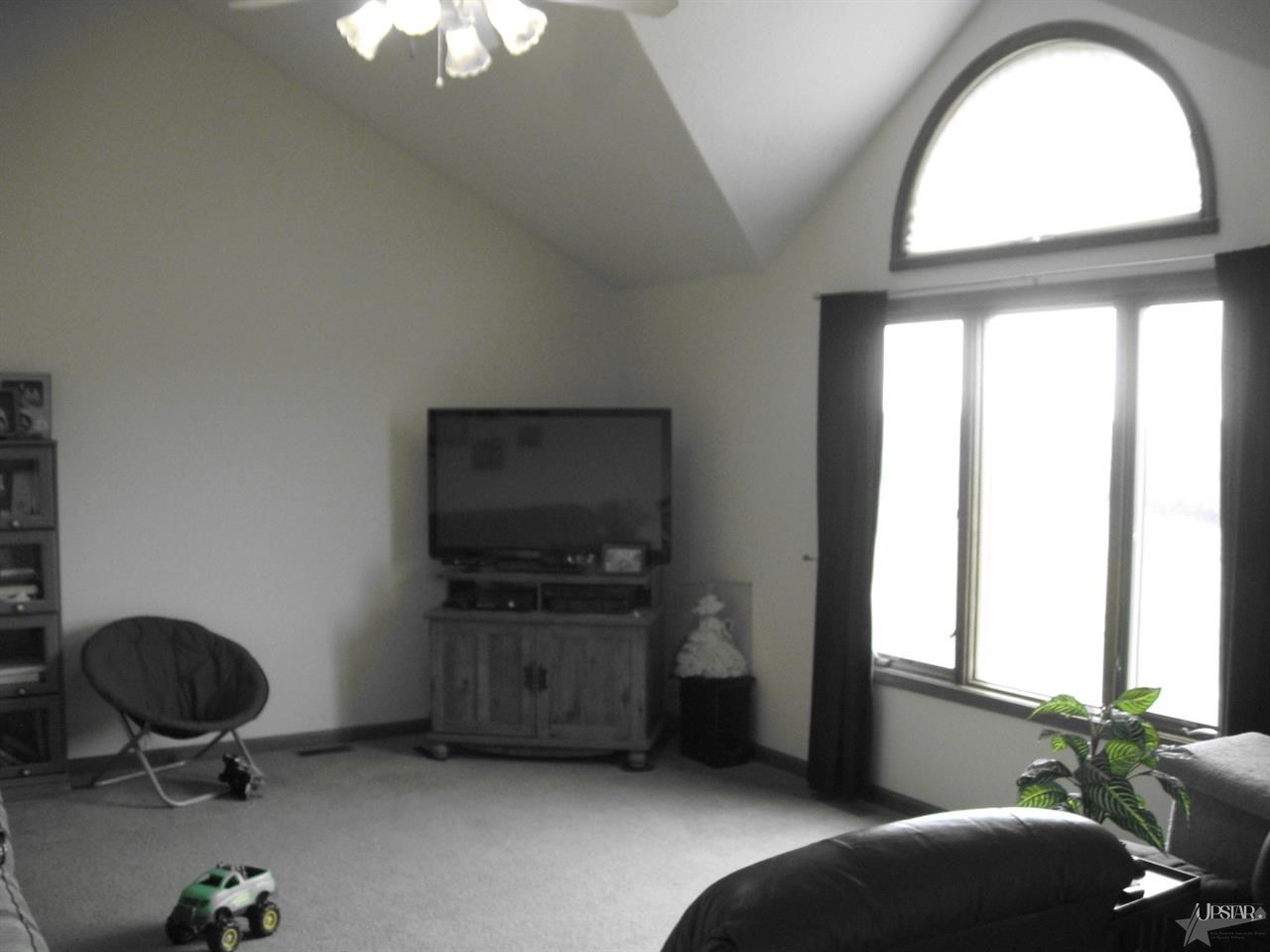 5936 Gustin Rd, Woodburn, IN 46797 photo 7