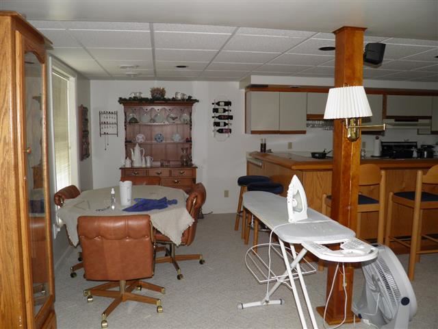 421 E Clover Ln, Bloomington, IN 47408 photo 13
