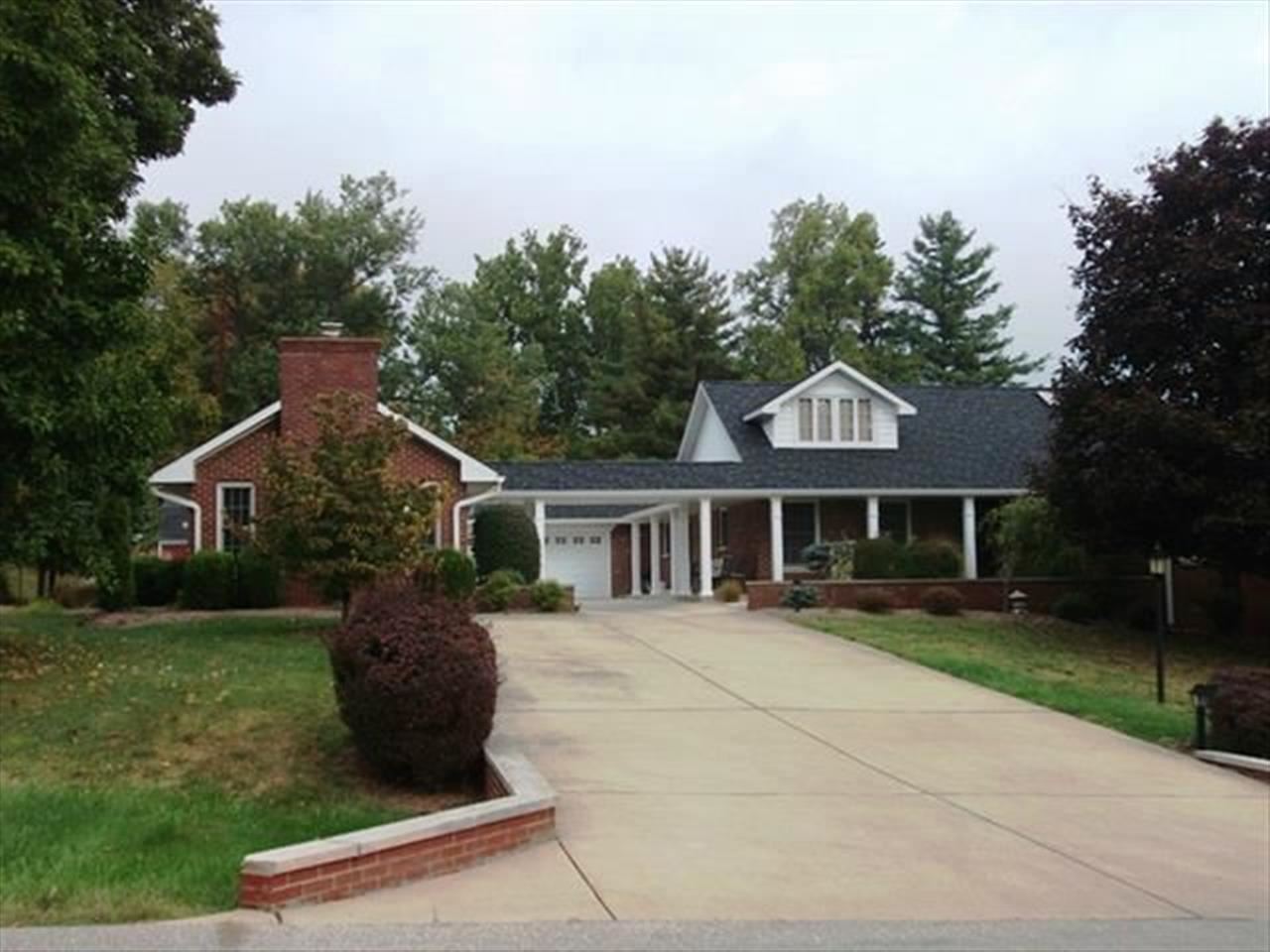 421 E Clover Ln, Bloomington, IN 47408 photo 1