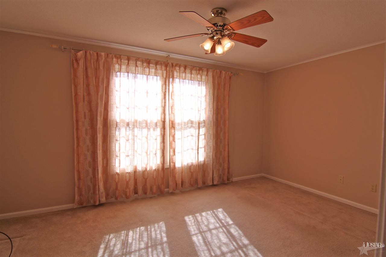 10707 Lagoon Dr, Grabill, IN 46741 photo 6