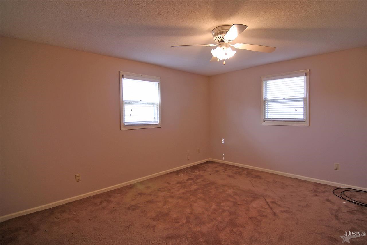 10707 Lagoon Dr, Grabill, IN 46741 photo 4